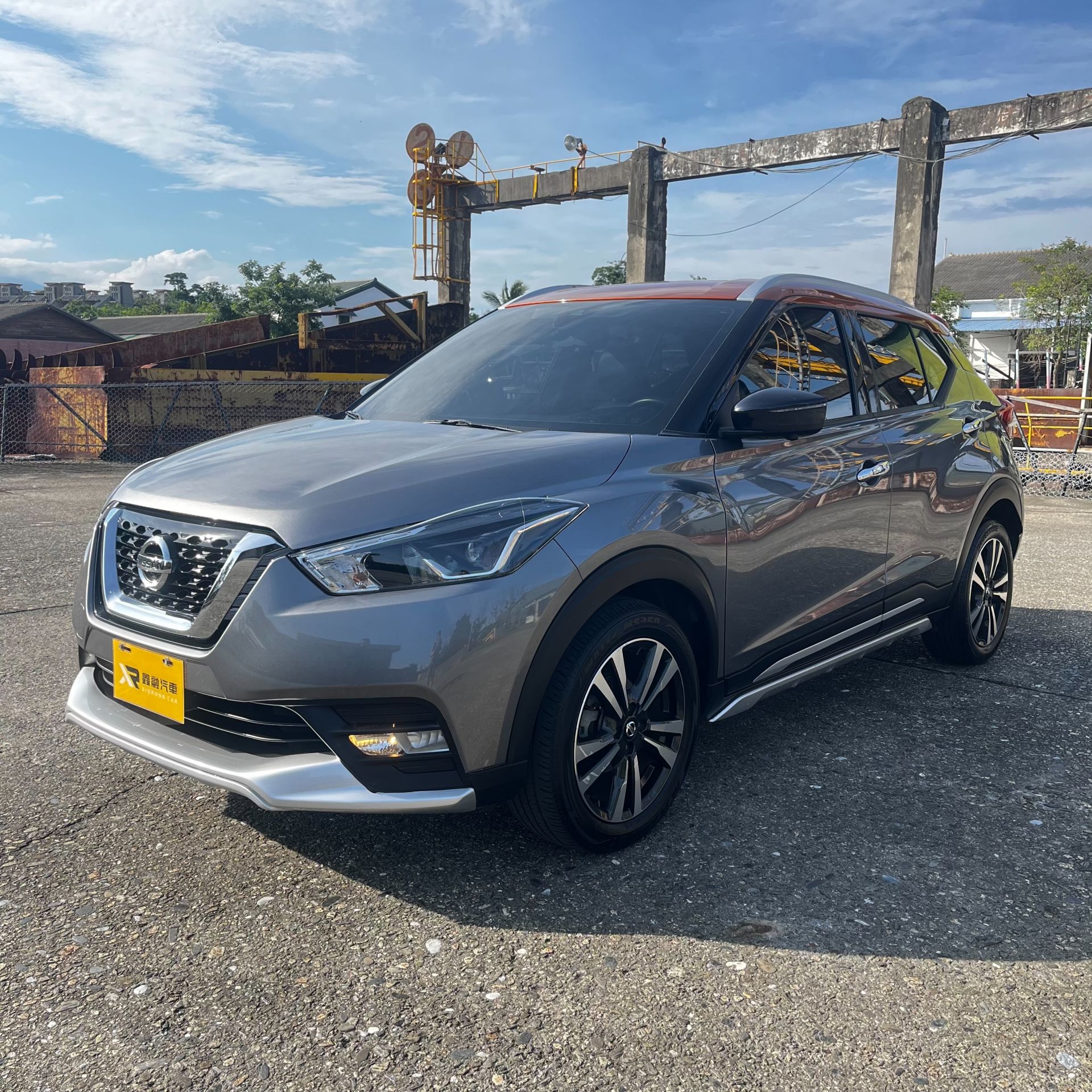 2020年日產KICKS 橘灰